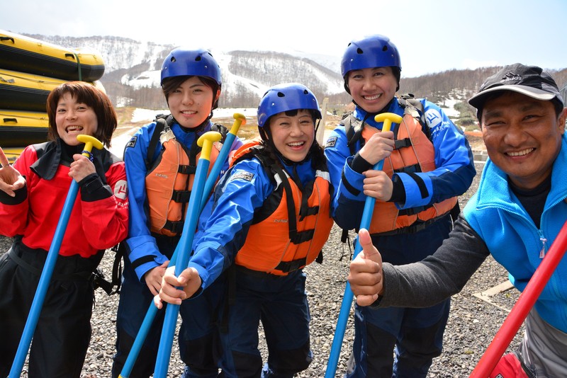 ニセコでラフティングに出発！