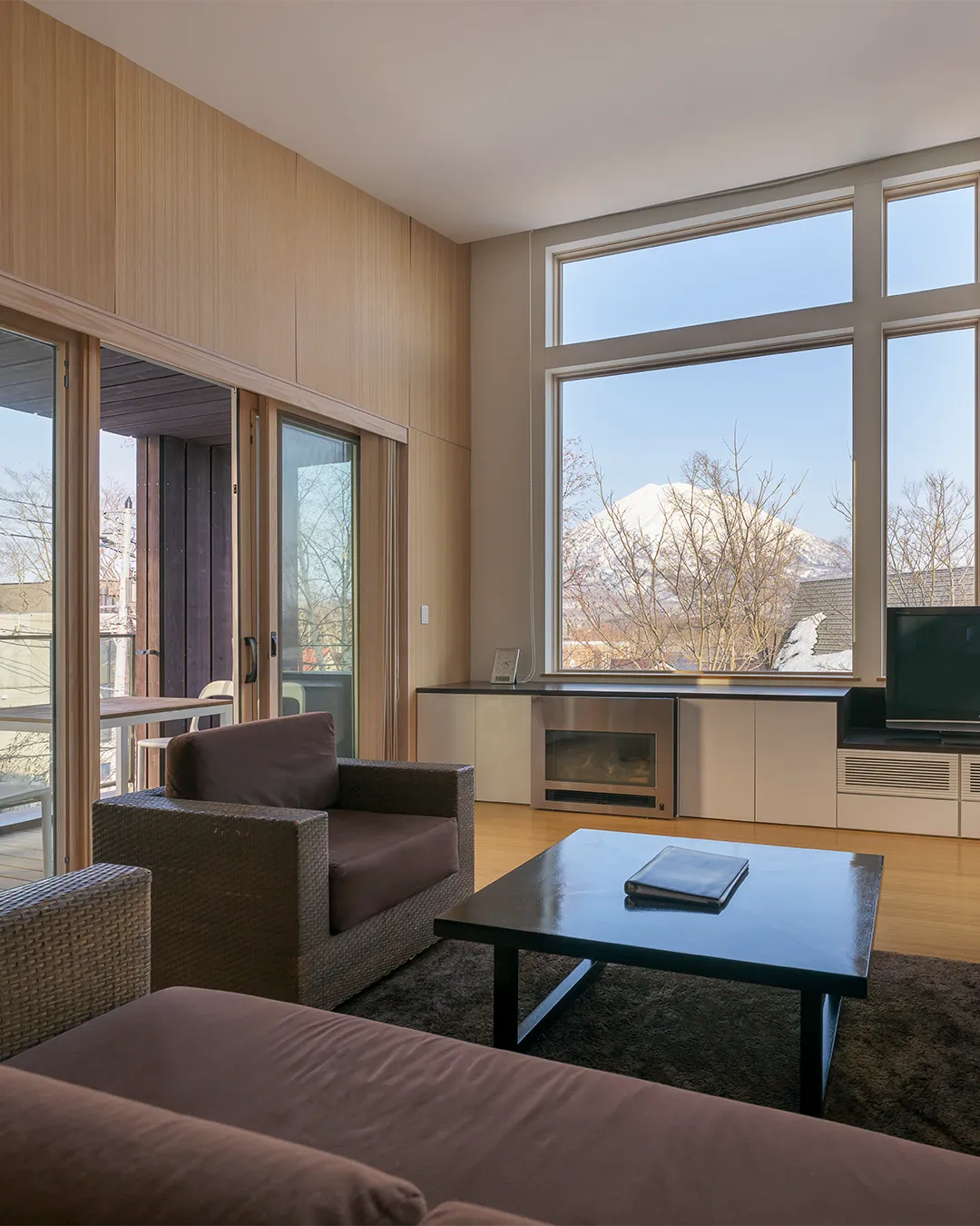 Book Forest Estate Chalet Hirafu 4x5 1080x1350 A