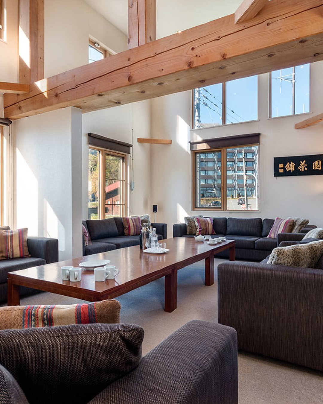 Book gondola chalets townhouses hirafu