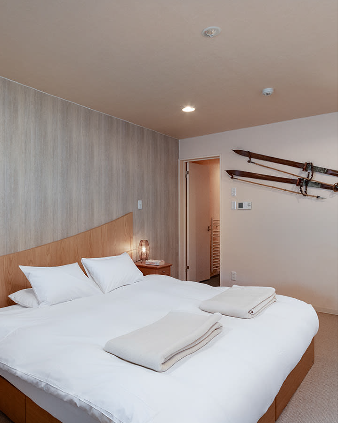 Book gondola chalets townhouses hirafu