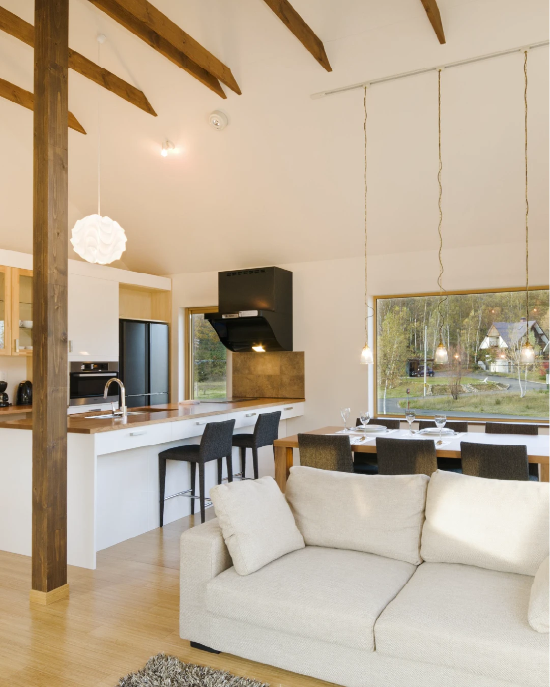 Hana And Jo 4x5 1080x1350 Sofa