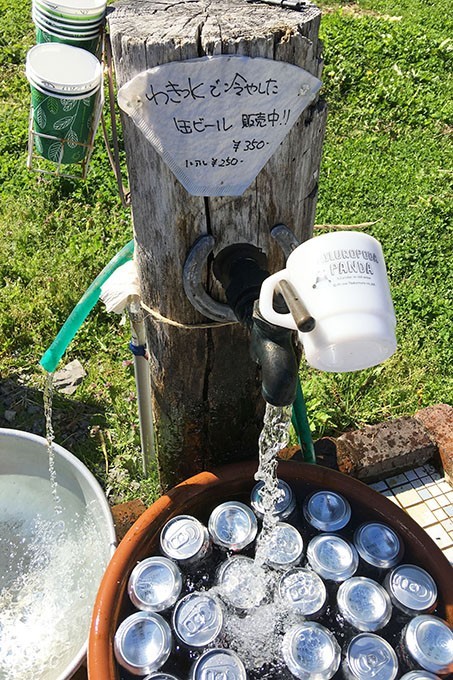 真狩Fuccaの湧き水で冷やした缶ビール