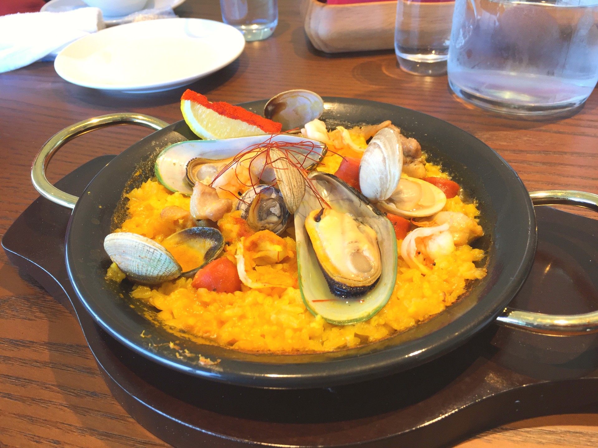 COENAのランチセット、パエリア