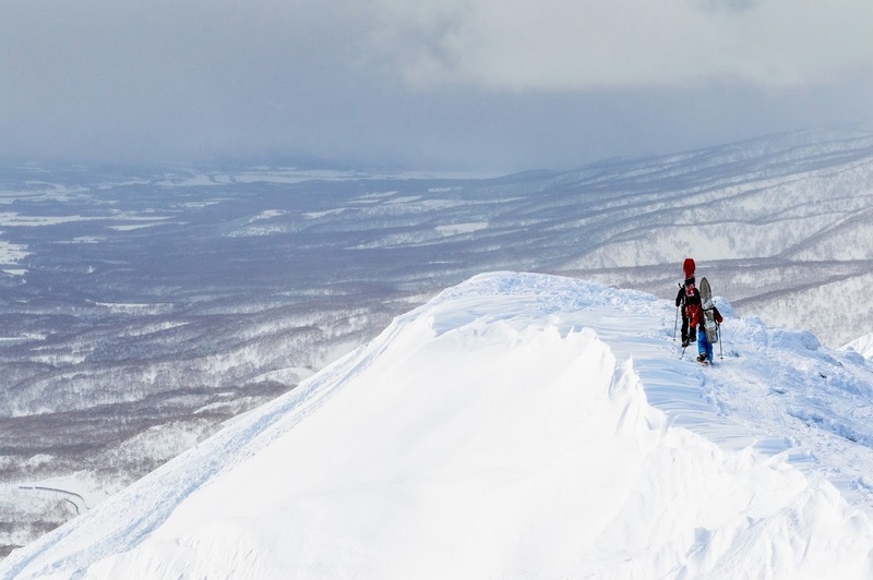 hiking the ridge of mount niseko annupuri
