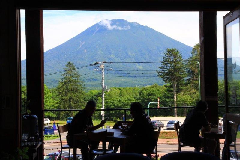 JoJo's Cafeから見える羊蹄山