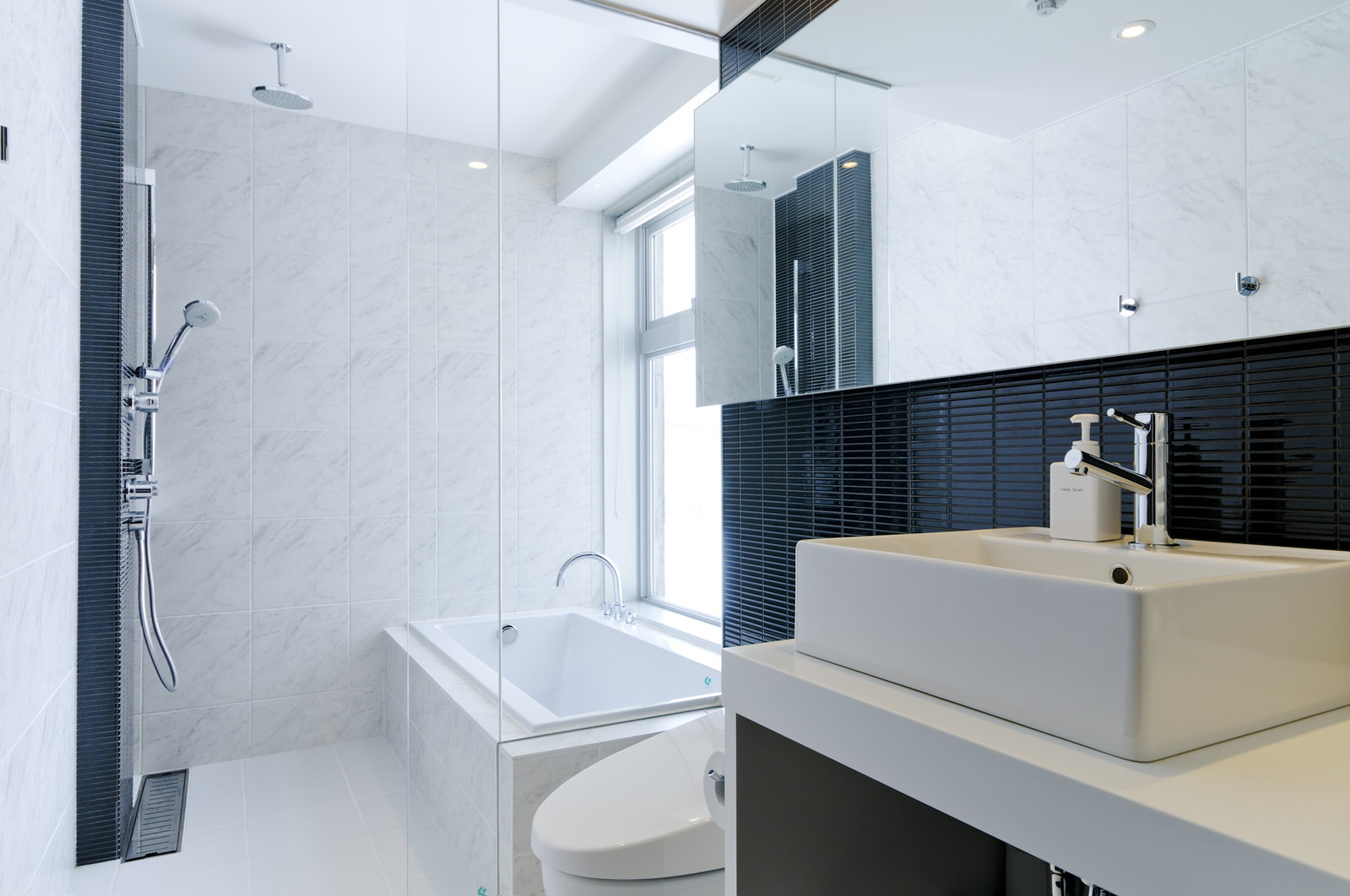 The fully fitted bathroom in a 2 bedroom Premium apartment in Kizuna, Niseko.