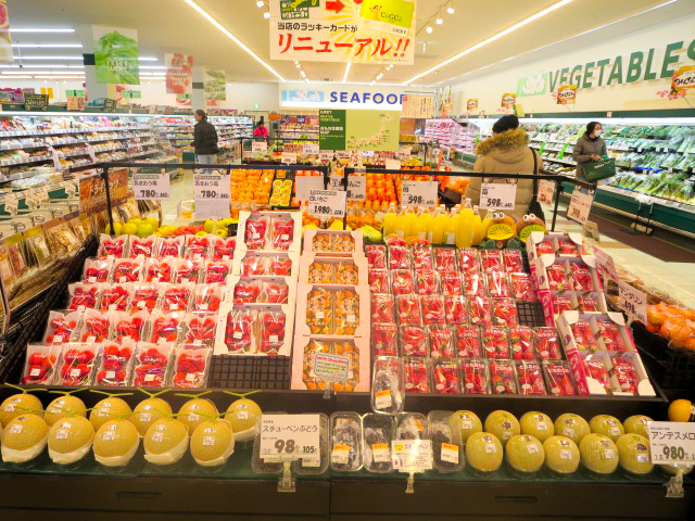 ラッキー倶知安店 店内果物売り場
