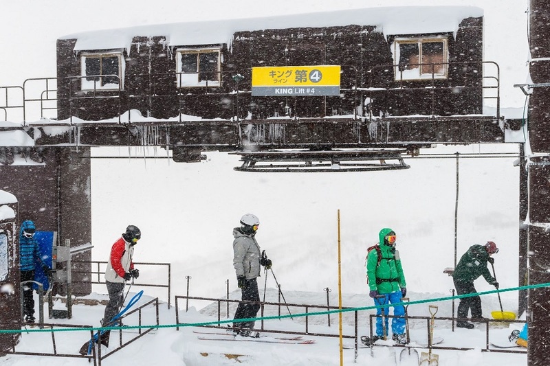 king 4 chairlift in niseko japan
