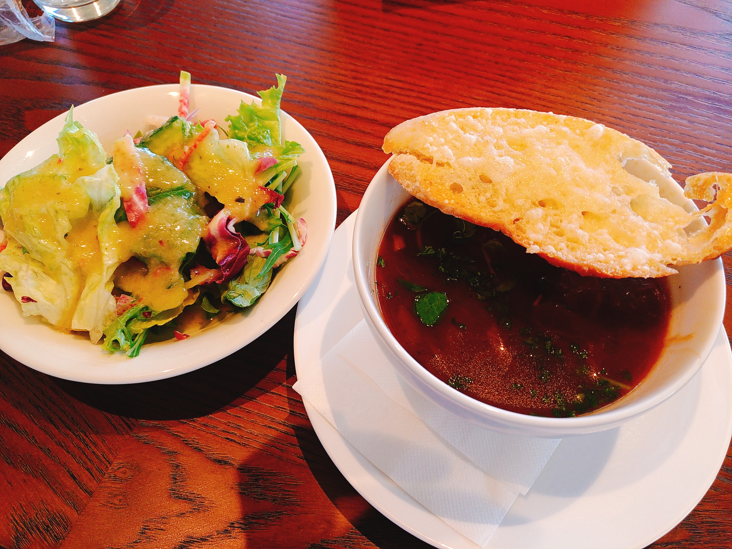 COENAランチセットのサラダとスープ