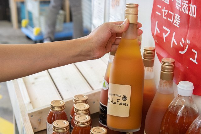 shopping in niseko souvenirs 